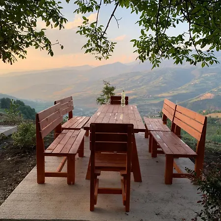 Bujtina Shpella E Plakes Cercan 아파트