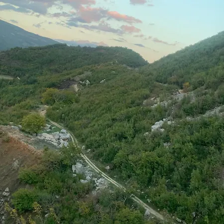 아파트 Bujtina Shpella E Plakes Cercan *