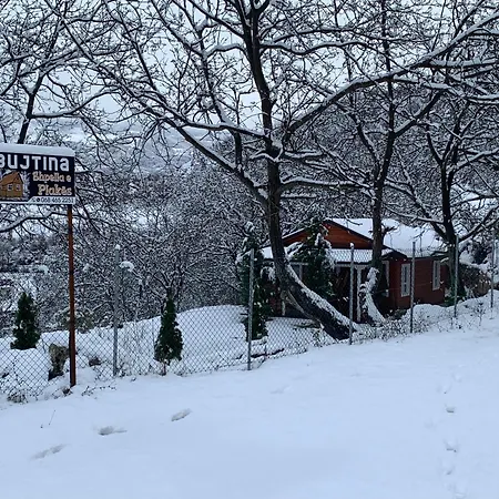 Bujtina Shpella E Plakes Cercan * Librazhet