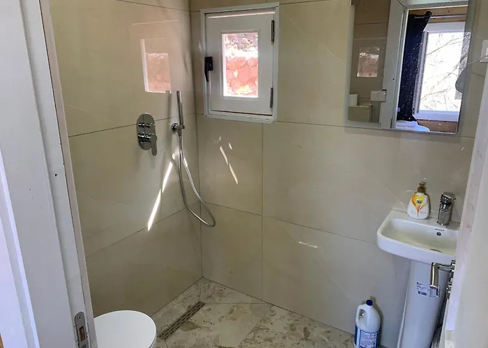 Bujtina Shpella E Plakes Cercan Apartament Librazhet