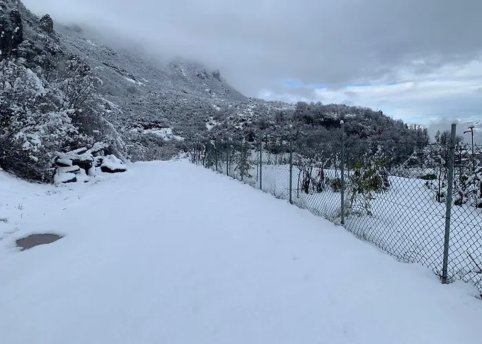 Apartament Bujtina Shpella E Plakes Cercan *